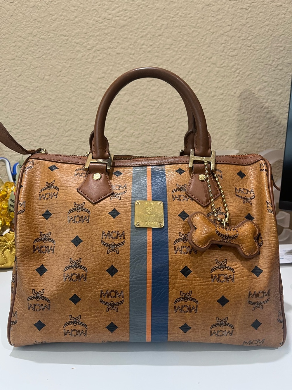 MCM COGNAC VISETOS BOSTON BAG a WITH DOG CHARM
